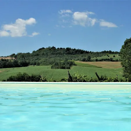 Umbrian Farmhouse Retreat With Private Pool And Garden ファームステイ